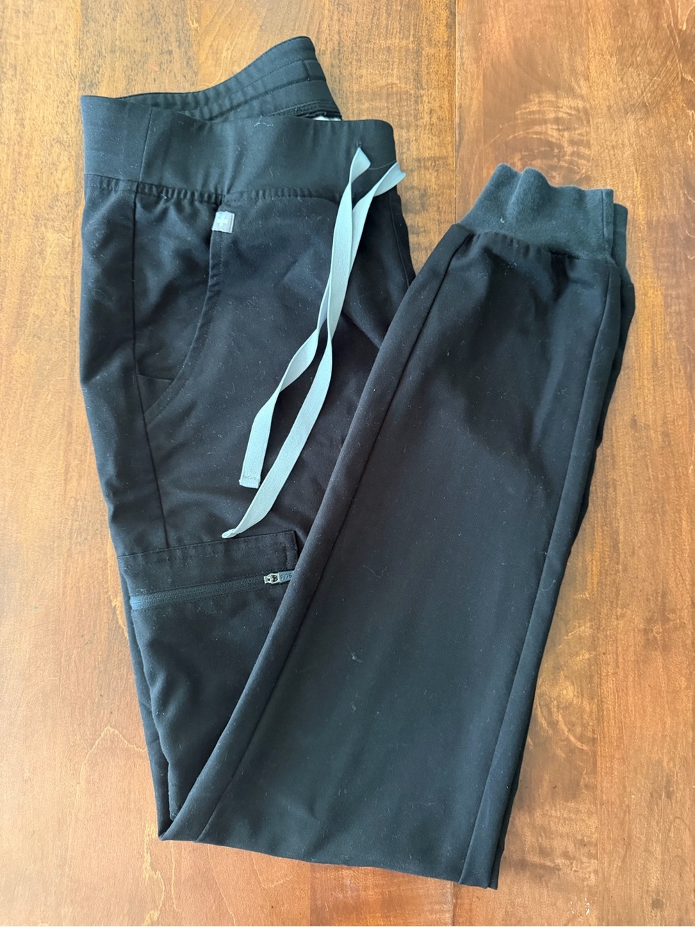 FIGS SCRUBS TALL/LONG SMALL Woman’s black Jogger Pants with grey Drawstring